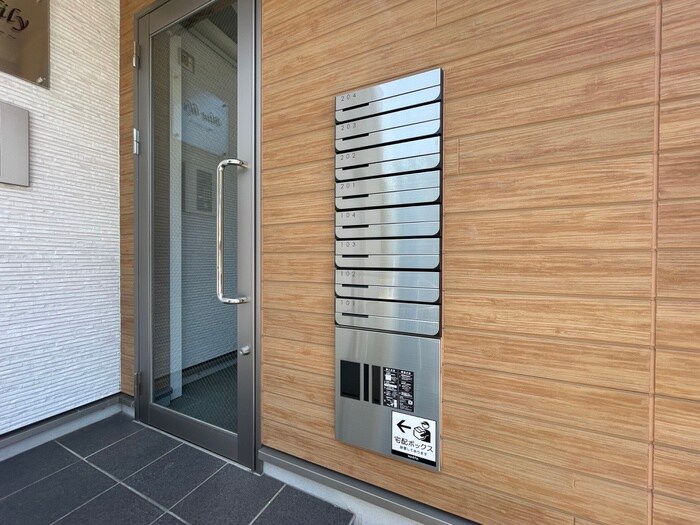 物件外観写真3　(エントランス部分)