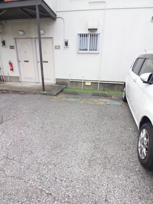 物件外観写真4　(駐車場)