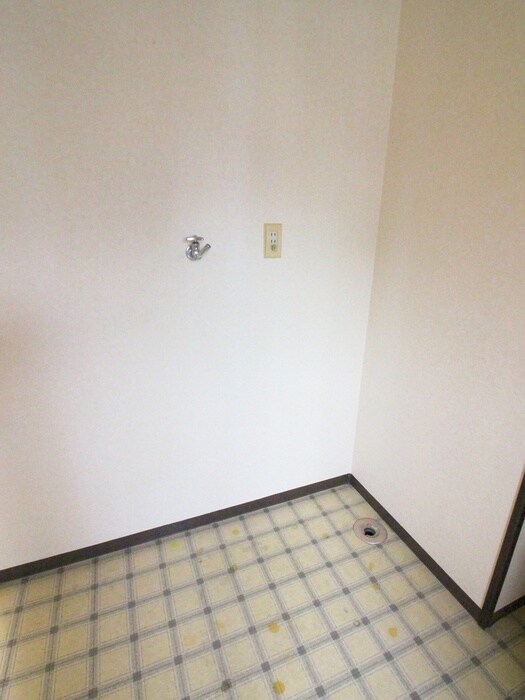 物件内観写真12　(洗濯機置場)