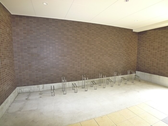 物件外観写真3　(駐輪場)