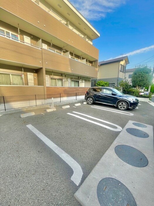 レインボーグローヴの駐車場