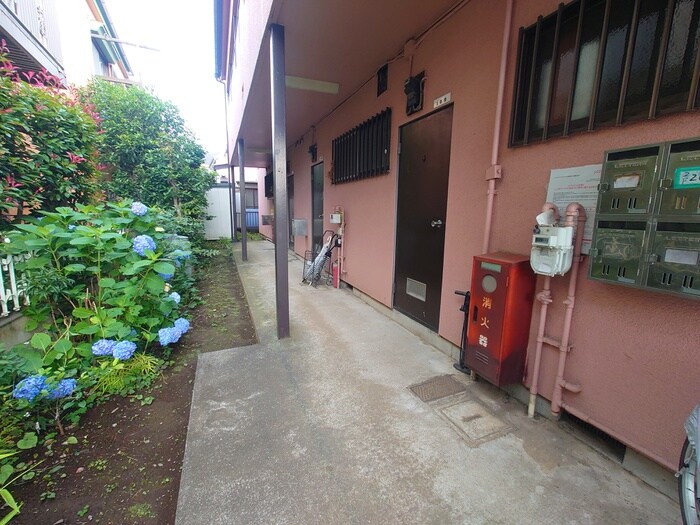 物件外観写真4　(エントランス部分)