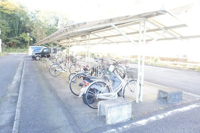 物件外観写真3　(駐輪場)