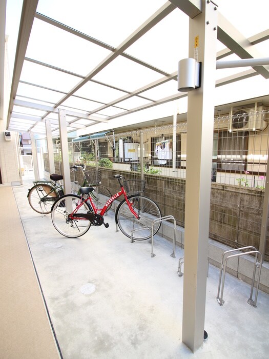 物件外観写真5　(駐輪場)