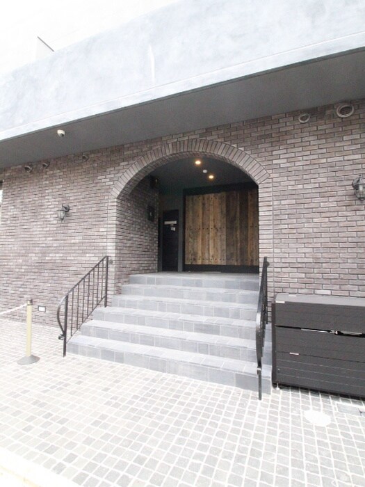 物件外観写真4　(エントランス部分)