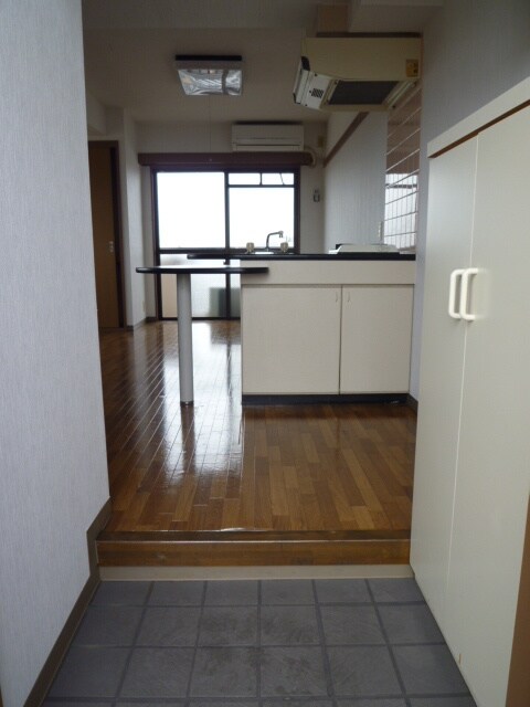 物件内観写真7　(玄関)