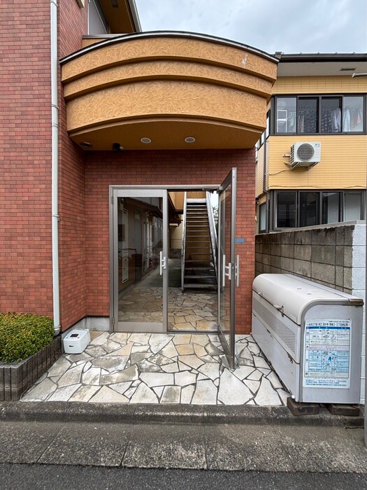物件外観写真3　(エントランス部分)