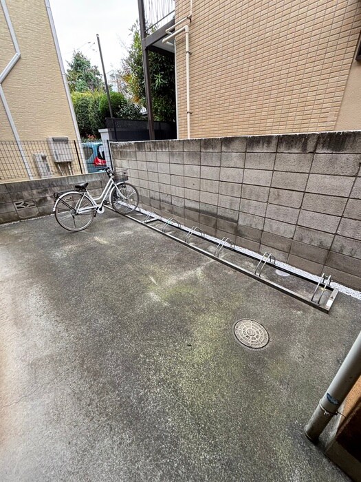 物件外観写真6　(駐輪場)