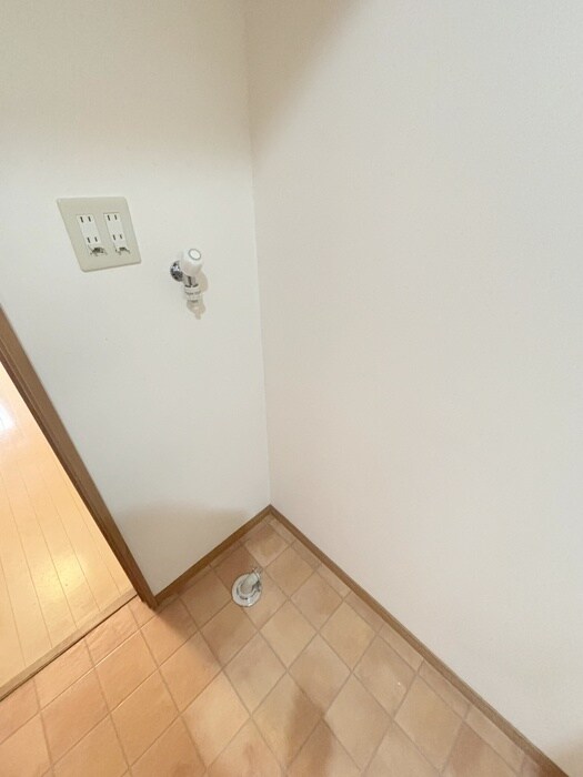 物件内観写真17　(洗濯機置場)