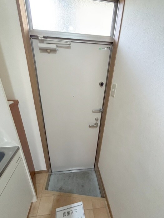 物件内観写真18　(玄関)