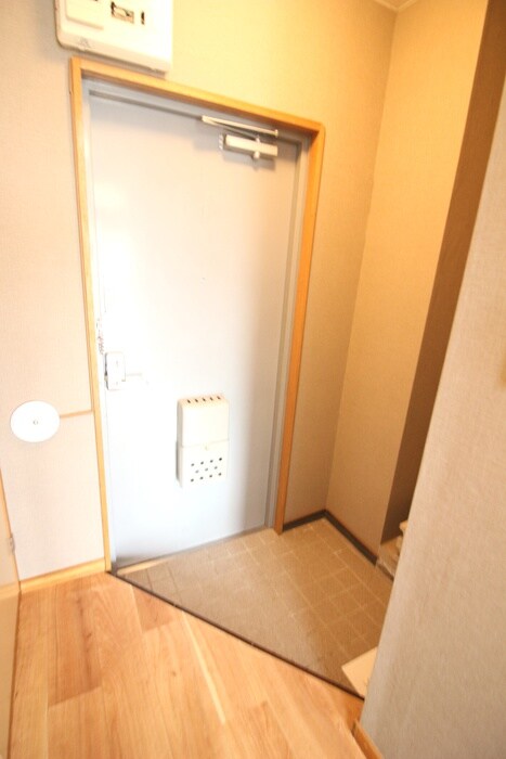 物件内観写真16　(玄関)