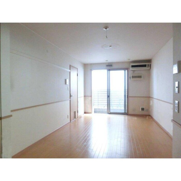 物件内観写真7　(室内からの展望)