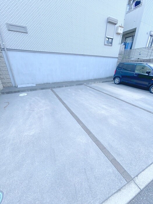 物件外観写真5　(駐車場)