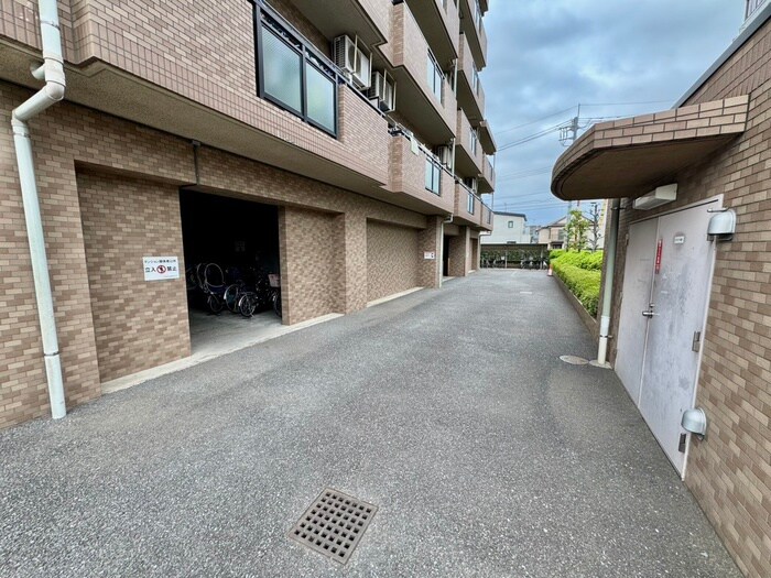 物件外観写真4　(駐車場)