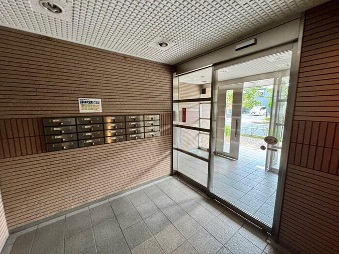 物件外観写真5　(エントランス部分)