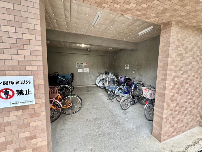 物件外観写真6　(駐輪場)