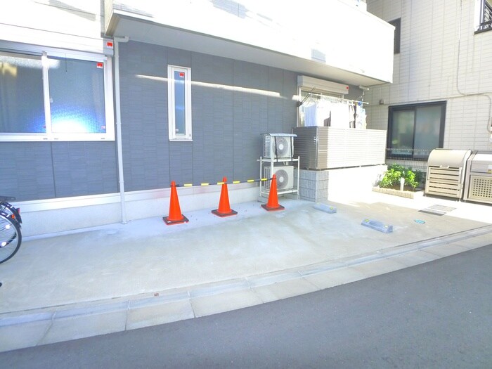 物件外観写真5　(駐車場)