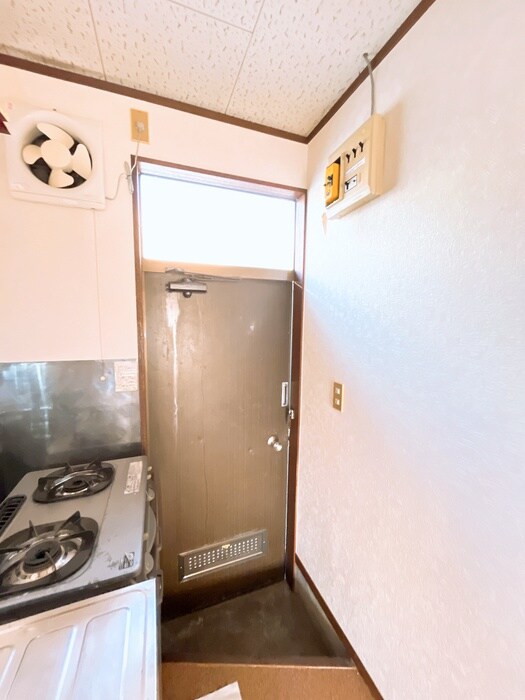 物件内観写真13　(玄関)