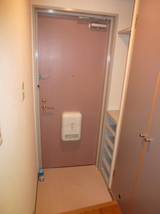 物件内観写真4　(玄関)