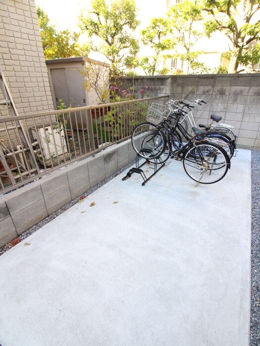 物件外観写真5　(駐輪場)