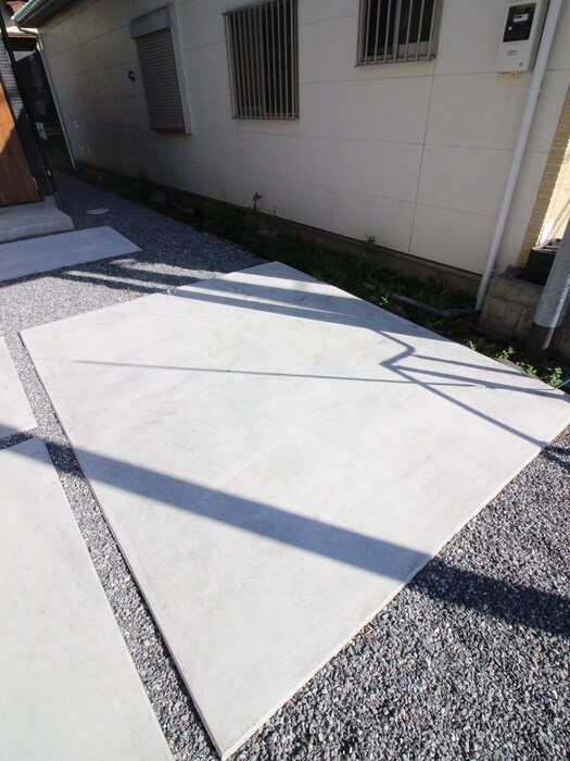 物件外観写真6　(バイク置き場)