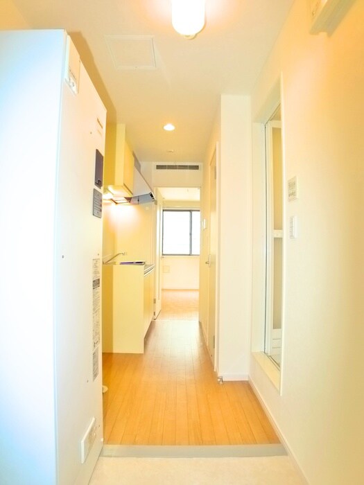 物件内観写真4　(玄関)