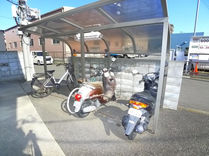物件外観写真3　(駐輪場)