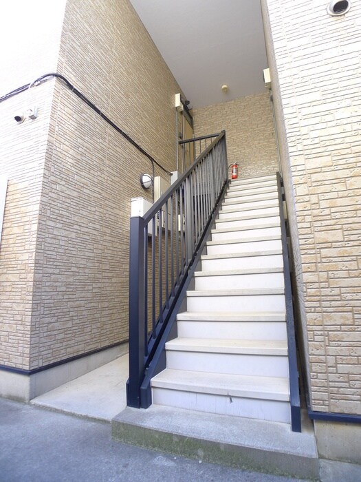 物件外観写真5　(エントランス部分)