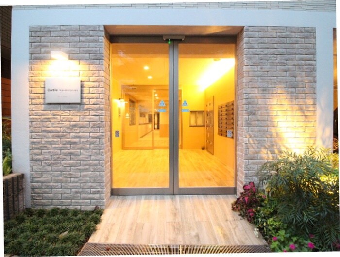 物件外観写真3　(エントランス部分)