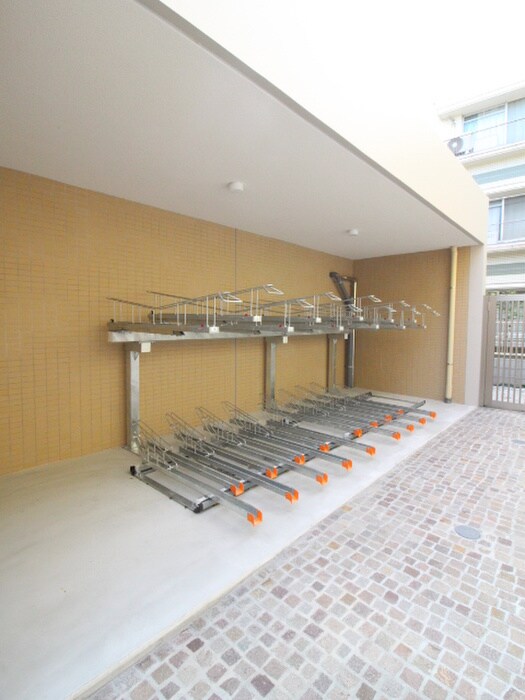 物件外観写真6　(駐輪場)