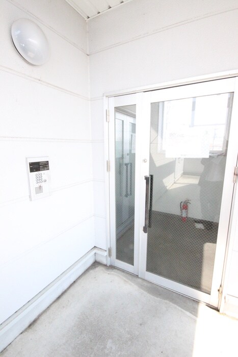 物件外観写真6　(エントランス部分)