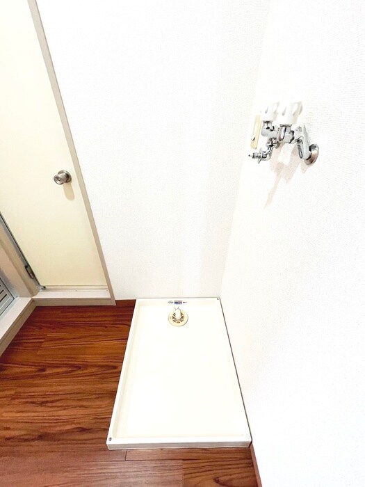 物件内観写真13　(洗濯機置場)