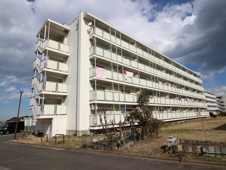 ビレッジハウス不入斗5号棟外観写真