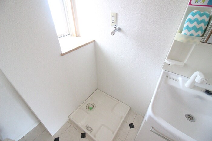 物件内観写真11　(洗濯機置場)