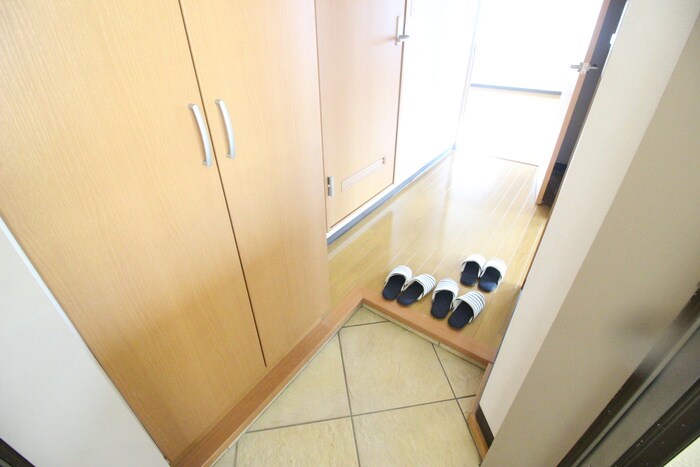 物件内観写真12　(玄関)