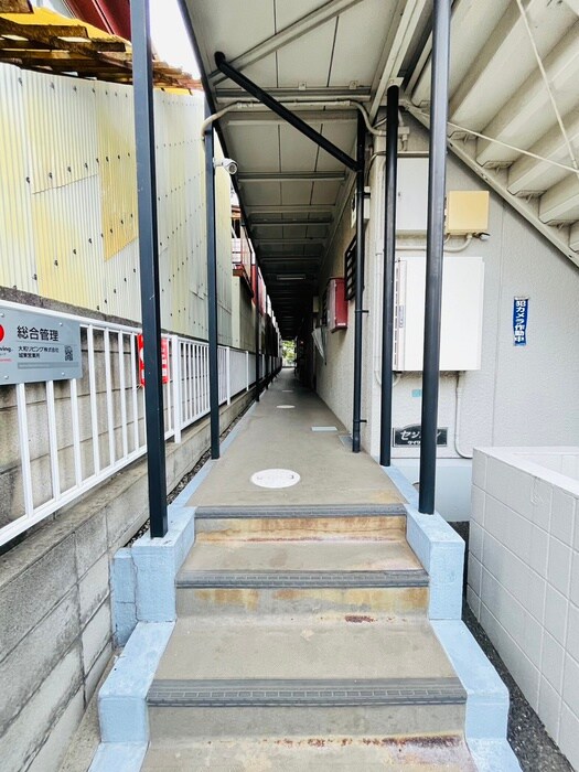 物件外観写真6　(エントランス部分)