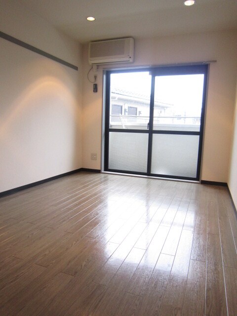 物件内観写真8　(室内からの展望)