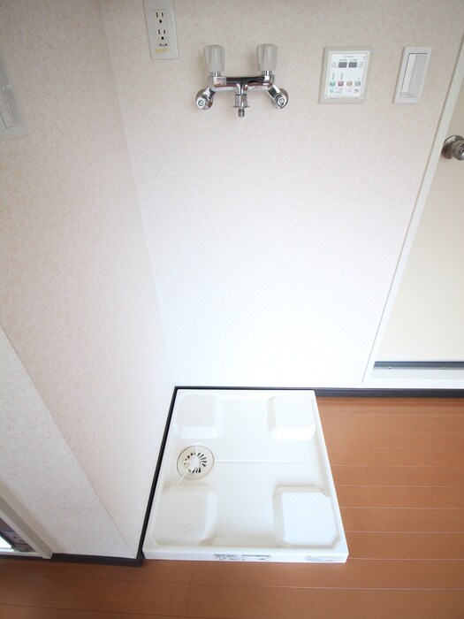 物件内観写真14　(洗濯機置場)