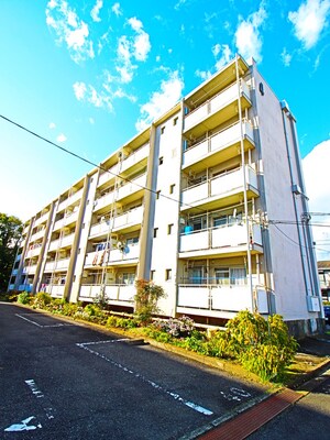 ビレッジハウス三田4号棟外観写真