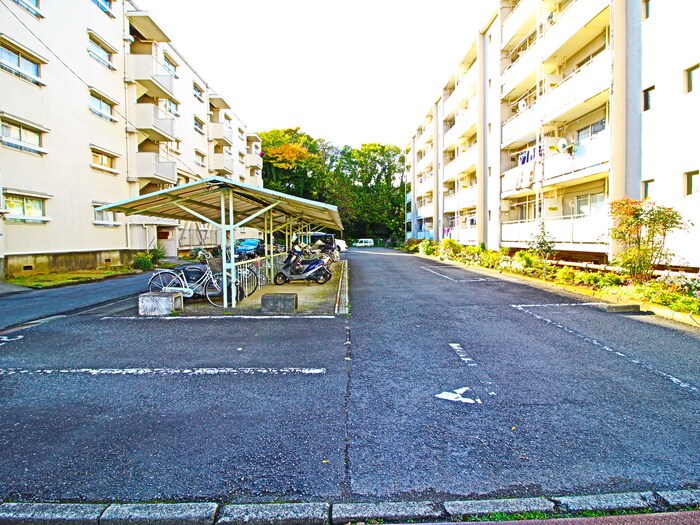 物件外観写真3　(駐輪場)