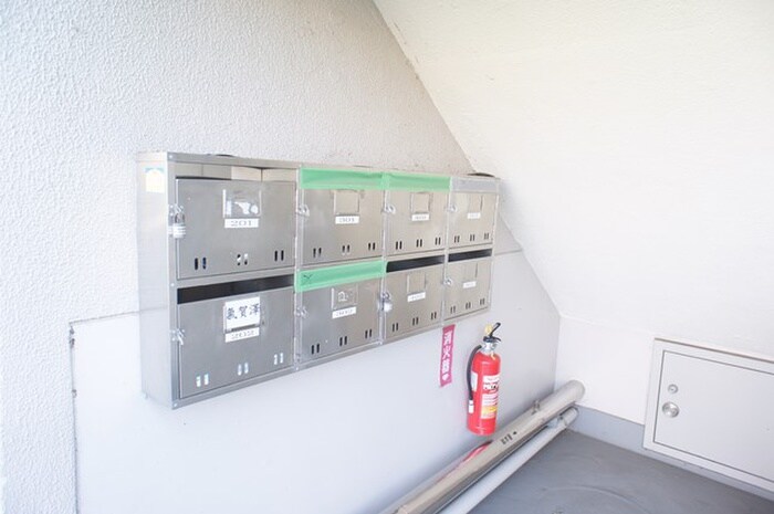 物件外観写真5　(エントランス部分)