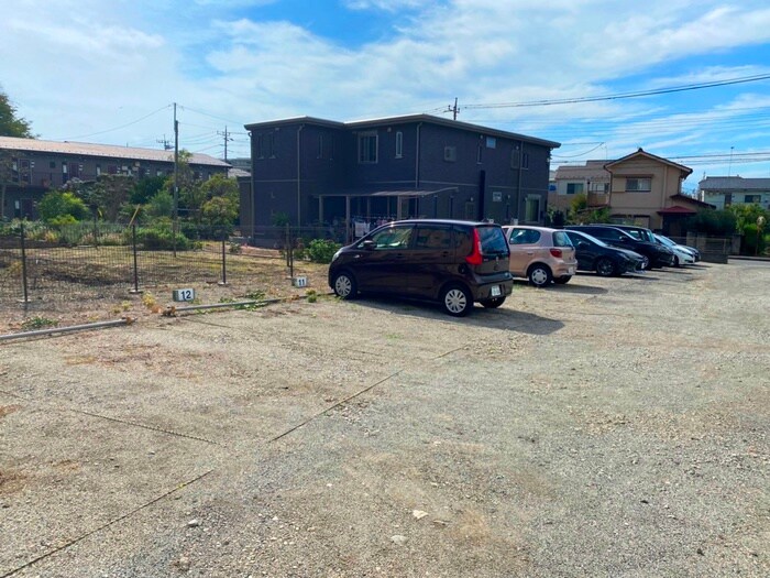物件外観写真2　(駐車場)