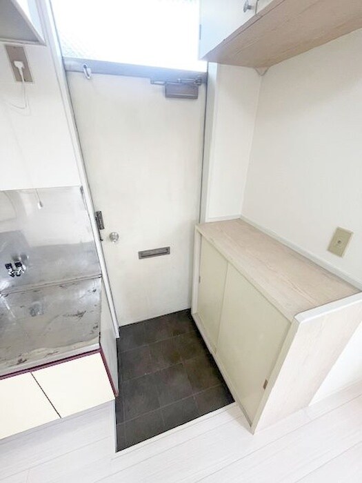 物件内観写真5　(玄関)