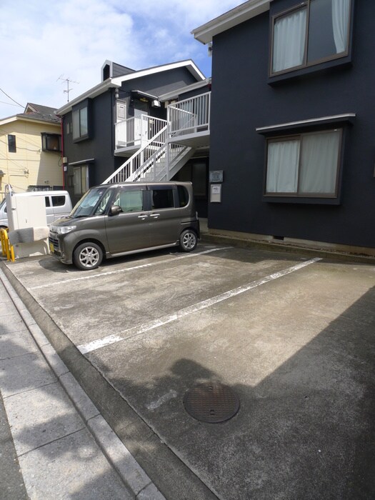 物件外観写真3　(駐車場)