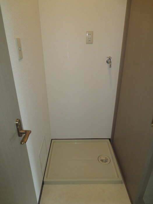 物件内観写真14　(洗濯機置場)