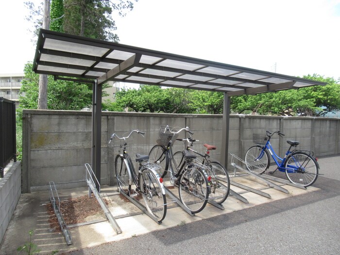 物件外観写真3　(駐輪場)