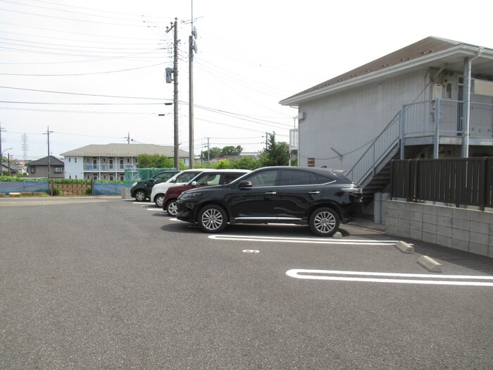 物件外観写真4　(駐車場)