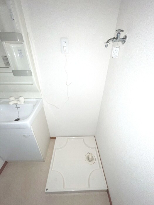 物件内観写真13　(洗濯機置場)