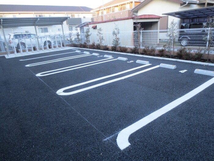 物件外観写真2　(駐車場)