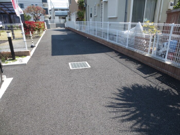 物件外観写真5　(エントランス部分)